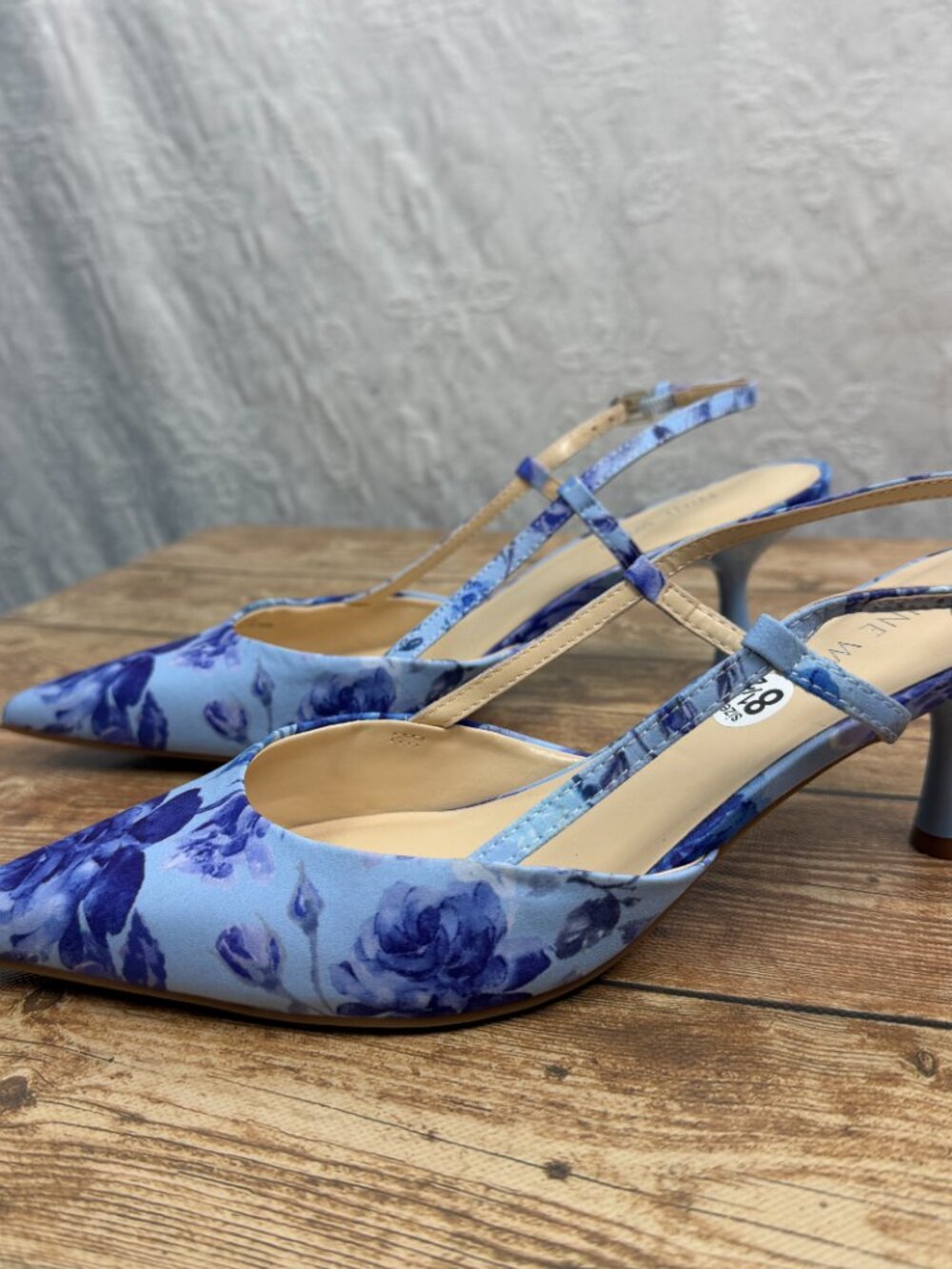 Nine West Women’s 8.5 Blue Floral Satin Slingback Pointed Toe Kitten Heels - Picture 3 of 7